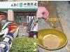 Đào đất quanh ngân hàng bán lấy lộc, giá 3 triệu đồng/túi