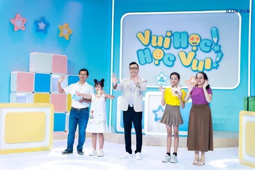 Có thể là hình ảnh về TV và văn bản cho biết 'ICON ICONHUB HUB Vuite Vui H Vuo J이트 m'